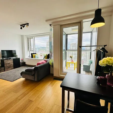 In Panorama On 25th Floor - Amazing View Close To Old Town